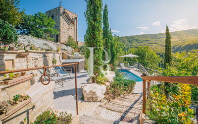 Torre Sibilla, Villa con Piscina