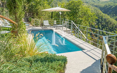 Torre Sibilla, Villa con Piscina