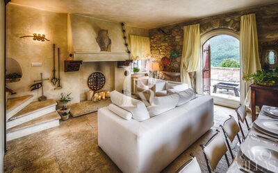 Torre Sibilla, Villa con Piscina