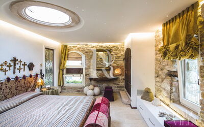 Torre Sibilla, Villa con Piscina