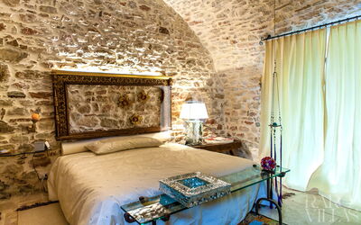 Torre Sibilla, Villa con Piscina