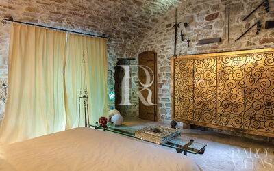 Torre Sibilla, Villa con Piscina