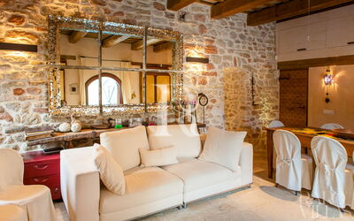 Torre Sibilla, Villa con Piscina