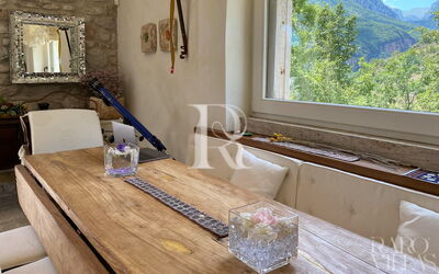 Torre Sibilla, Villa con Piscina