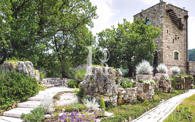 Torre Sibilla, Villa con Piscina