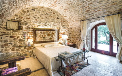 Torre Sibilla, Villa con Piscina