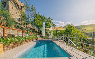 Torre Sibilla, Villa con Piscina