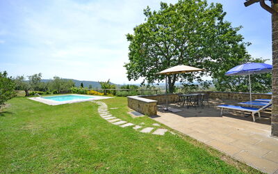 Palazzo delle Contesse: Garden and swimming pool