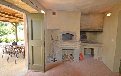 Palazzo delle Contesse: wood-fire oven area