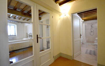 Palazzo delle Contesse: Bathroom and double bedroom