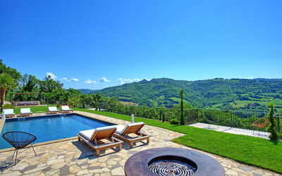 Villa Pura: Outdoor, Pool, Scenic View, Summer