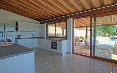 Villa Pura: Kitchen