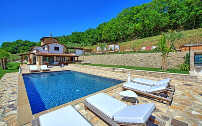 Villa Pura: Outdoor, Pool