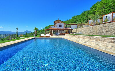 Villa Pura: Outdoor, Pool