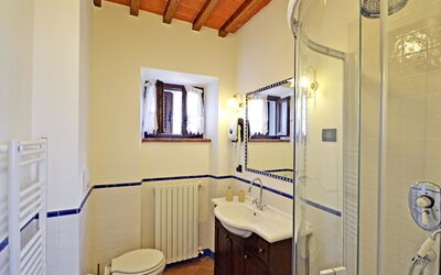Villa Famosa: Bathroom