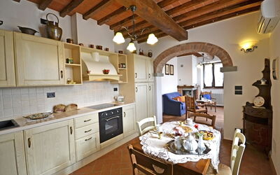 Villa Famosa: Kitchen and dining room