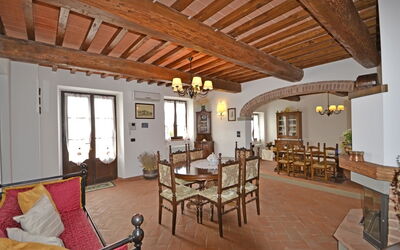 Villa Famosa: Dining room and living room