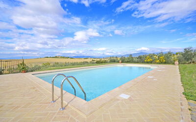 Villa Famosa: Swimming pool