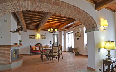 Villa Famosa: Living room and dining room