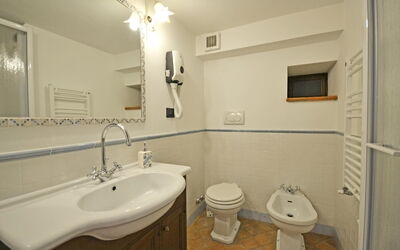 Villa Famosa: Bathroom