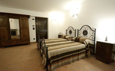 Villa Famosa: Double bedroom