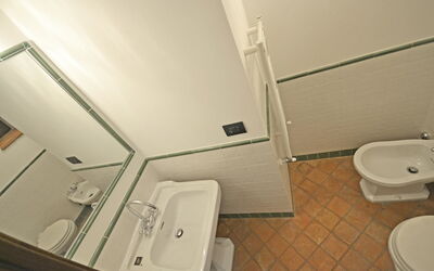 Villa Famosa: Bathroom