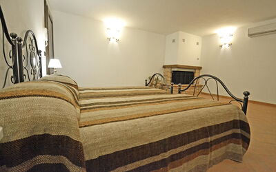 Villa Famosa: Double bedroom