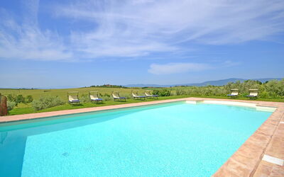 Villa Famosa: Swimming pool