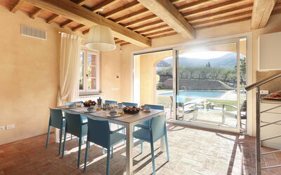 Villa Brunello: bassin, Salle à manger, Salle commune