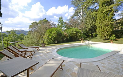 Giardino delle Ninfe: Swimming pool