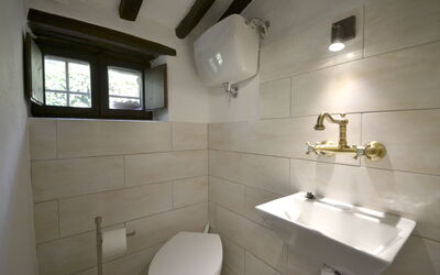 Giardino delle Ninfe: Bathroom