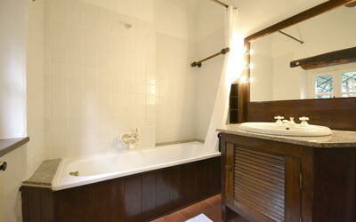 Giardino delle Ninfe: Bathroom