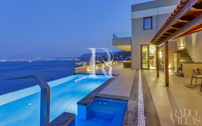 Amfitriti Luxury Villa