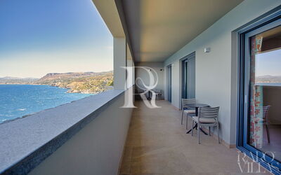 Amfitriti Luxury Villa