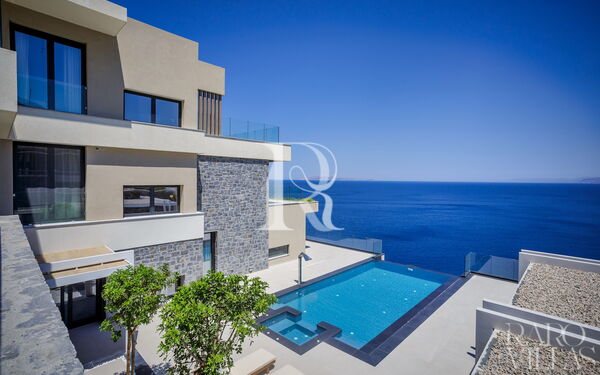 Hyperion Luxury Villa
