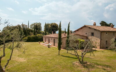 Calliope 10: Building Exterior, Garden