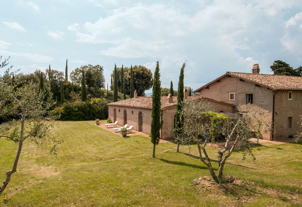 Calliope 10: Building Exterior, Garden