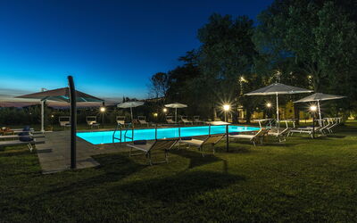 Tenuta Girifalco: Swimming Pool at night