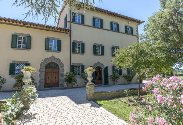 Tenuta Girifalco: Front Facade
