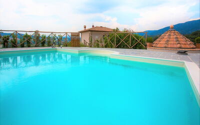 Villa Fiorenza: Outdoor, Pool