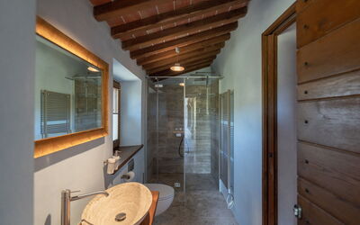 Villa Bovari: Open plan en-suite