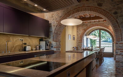 Villa Bovari: Large and beautiful kitchen at the ground floor