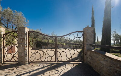 Villa Bovari: Main entrance