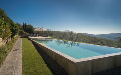 Villa Bovari: Swimming pool with view