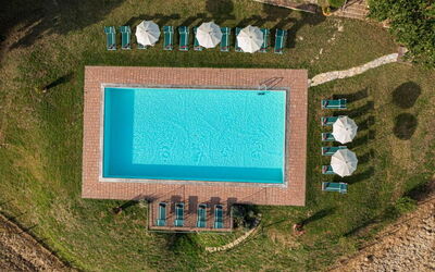 Palazzo Brando: bassin, Extérieur