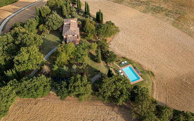 Palazzo Brando: bassin, Extérieur