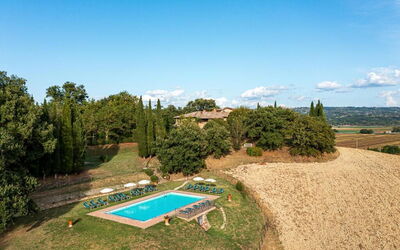 Palazzo Brando: bassin, Extérieur