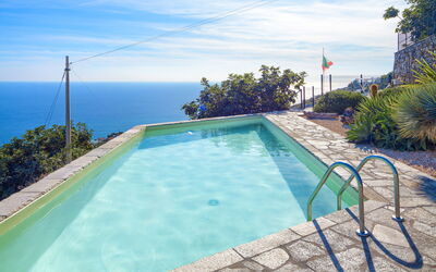 Villa Ranieri: Pool, Scenic View