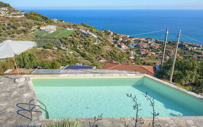 Villa Ranieri: Pool, Scenic View