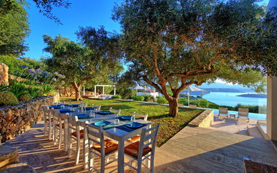 Villa Bluewhite: all'aperto, Estate, Giardino, Piscina, Vista Panoramica